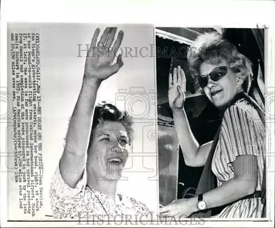 1964 Press Photo Aviatrix Joan Merriam At Oakland International Airport In CA • $19.99