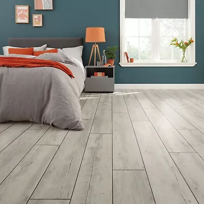 Karndean Van Gogh Light Distressed Oak VGW111T - 48 X 7 LVT Plank • £90