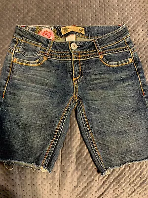 Free Style Revolution Denim Distressed Frayed Women Jeans Shorts Sz 7 Junior • $4.99