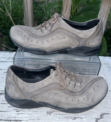 $22.95 • Buy Womens Clarks Wave Wheel Walking Shoes Sz 8.5 Brown  Lace Up Sneakers Nubuck
