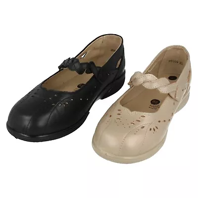 Ladies Pearlised Silver / Black Leather Easy B Casual Shoes: Garlic • £24.99