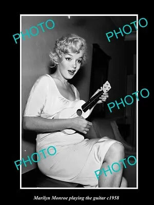 OLD HISTORIC PHOTO OF MOVIE STAR MARILYN MONROE PLAYING THE GUITAR C1958 • $8.50