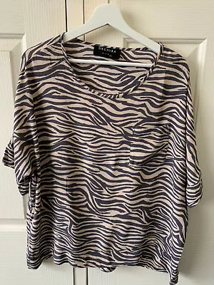 $25 • Buy Decjuba Anya Boxy Zebra Print Top Size Large