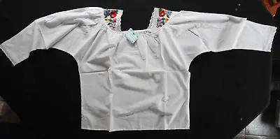 VINTAGE HUNGARIAN TOP~Floral Embroidered Peasant/MATYO/Ethnic Top ~ Women's M • $39.95