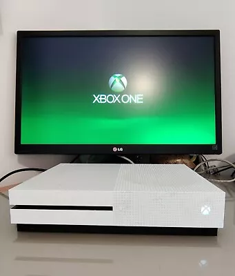 Xbox One S 500GB White Console Bundle With One Controller & Games • £40