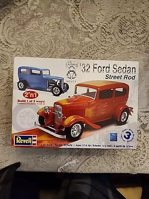 Revell 1:25 Scale 32 Ford Sedan Street Rod. Build 1 Of 2 Ways Kit • $19.95