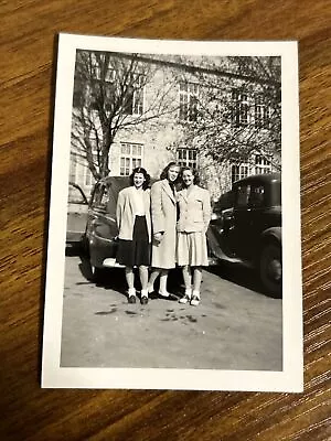 Three Pretty Ladies & Classic Car Parking Lot 1940s B&W Vintage Photo H2 • $9.99