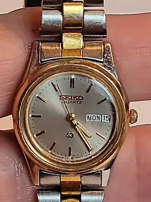 Vtg Ladies Seiko Watch 2 Toned 3Y03-0A10 Day Date Untested • $9.99