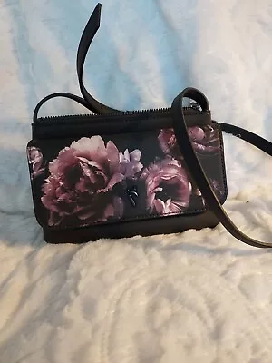 Vera Wang “Simply Vera” Black Faux Leather Floral Purse Handbag Shoulder Bag • $15