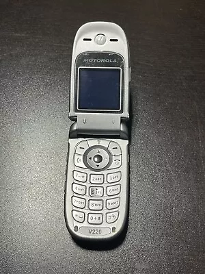 Motorola V Series V220 Orange - Silver (DEFECTIVE) • $29.99