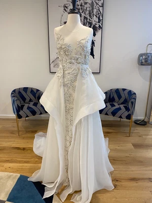 $700 • Buy Size 10 Lace Wedding Dress