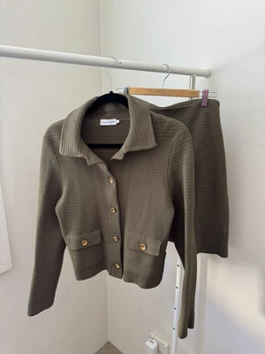 $500 • Buy Scanlan Theodore Crepe Knit Skirt And Jacket Size Medium Brand New Without Tags 