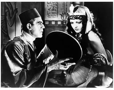 THE MUMMY Great 8x10 Still BORIS KARLOFF & ZITA JOHANN -- C919 • $7.95