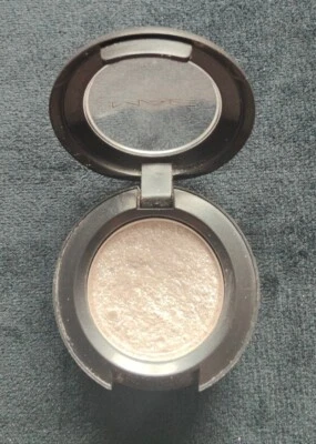 £0.99 • Buy MAC Eyeshadow Single - Filament