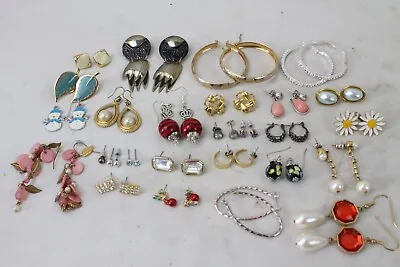26 Vintage Earring Lot Collection Costume Jewelry Silver Gold Tone Daisy Beads • $19.99