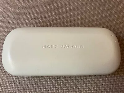 🎄 MARC JACOBS White Hard Case Black Interior • $8.88