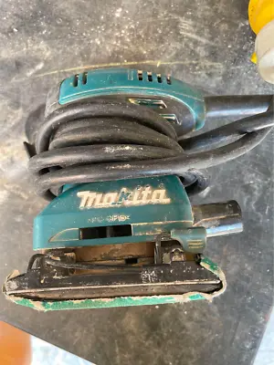 MAKITA  BO4553 & HITACHI SV12SG 240v PALM SANDERS- BOTH IN GOOD WORKING ORDER • £44.99