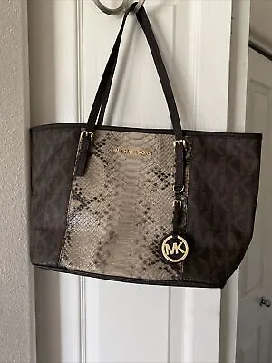 MICHAEL KORS JET SET TRAVEL CENTER STRIPE MEDIUM TOTE BROWN PYTHON PRINT 15x9x5” • $34.99