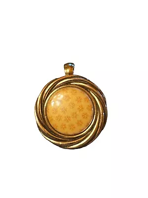 Magnabilities Interchangeable Pendent Gold Tone 1.75” Signed No Extra Magnets • $8.50