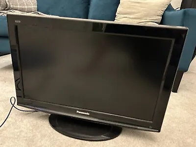 Panasonic LCD TV/monitor - 26 Inch Screen With Remote • £15