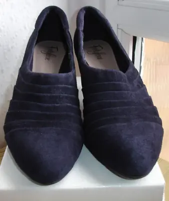 Marks & Spencer Footglove Shoes     Size 8 • £3.45