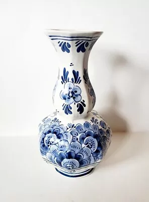 Goka (Gouds Keramisch Atelier) Delft Blue Hand Painted Gourd Melon Vase 10” • $39.95