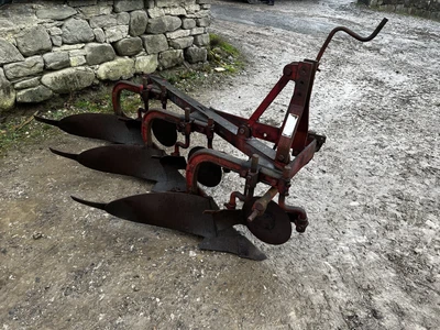 £950 • Buy Massey Ferguson 150 - 3 Furrow Plough Tractor Mounted