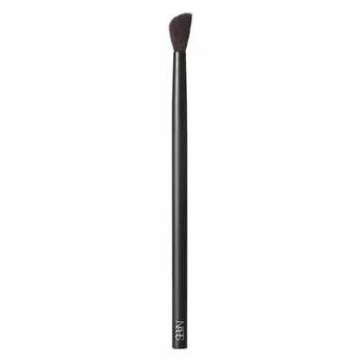 #10 Radiant Creamy Concealer Brush • £34.57