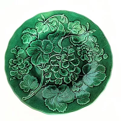 Victorian Antique English Majolica Green Scalloped Geranium Plate 9  • $55