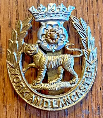 WWI / WW2 British York And Lancaster Regiment Cap Badge • £24.10