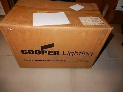 Cooper Lighting Mhwl-250-mt New Lumark 250w Metal Halide Wall Light 6401108000 • $199.99