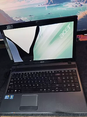 Acer Aspire 5733 Series Laptop [Broken Screen] • £25