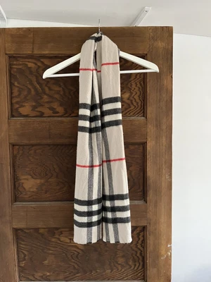 £95 • Buy Burberry 100% Cashmere Scarf