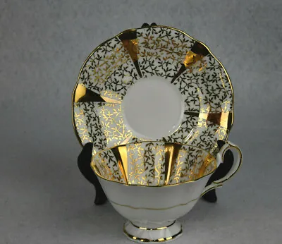 Queen Anne Bone China England Tea Cup & Saucer Set Gold Gilt 5693 (1SM8308) • $35