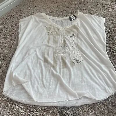 Women Miss Me Top. Cream Size M. BNWT  • $7.90