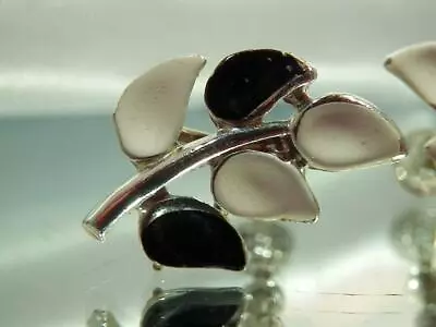 £17.30 • Buy Vintage 60's Black & White Enamel  Screw Back Earrings 678D0