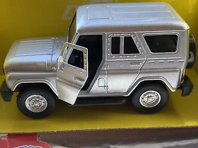 UAZ-315195 Hunter.  1:43 Scale Diecast Model USSR Toys UNOPEN Sound And Light • $21