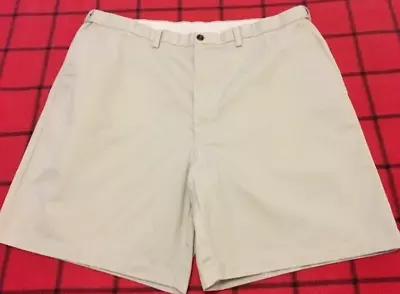 Haggar Men's Expandable Waist Size 42 Quality Khakis Casual Shorts Flat Front • $17.99