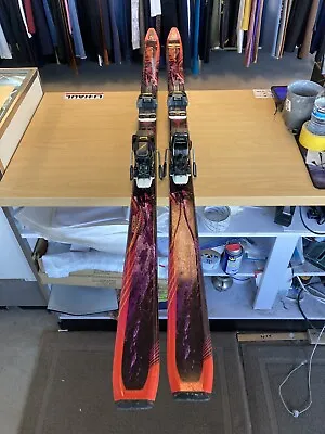 90s SALOMON Evolution 9000 Monocoque Skis. • $99