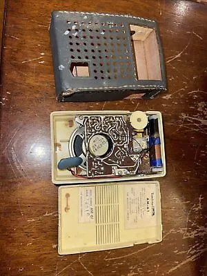 Magnavox Radio 6 Transistor Model AM 61 W/Leather Case Works • $30