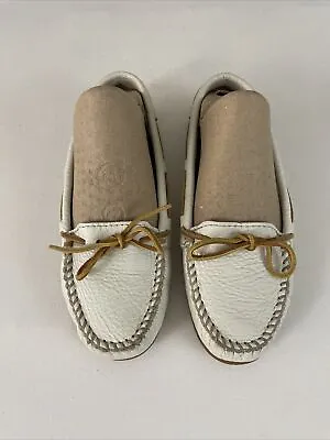 MINNETONKA Women's White Leather  Boat  Moccasin Sz 8.5 • $23