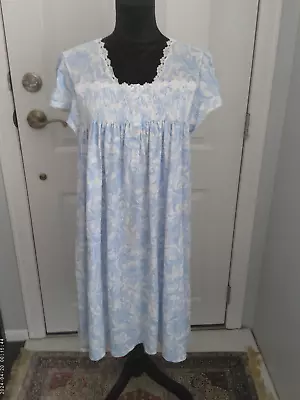 MISS ELAINE Size XL Preowned Blue & White Paisley Patterned Nightgown • $8.50