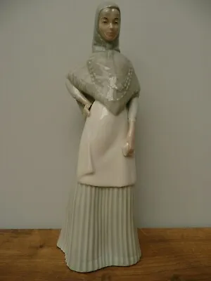 £14.99 • Buy MIQUEL REQUENA Of Valencia PORCELAIN FIGURINE Young Lady Girl SPANISH Rex Lladro