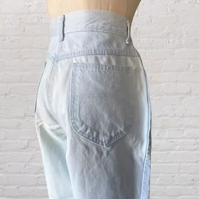 Vintage 80s 90s Mom Jeans High Waisted Tapered Leg Momcore Normcore Light Wash 8 • $20