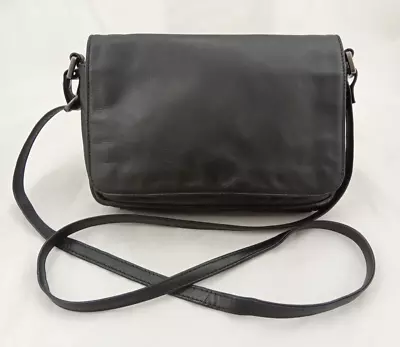 Yoshi Women's Crossbody Bag Small Black Magnetic Snap Flap Lined Pocket Used F1 • £9.99