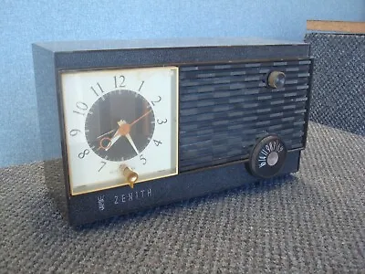 Vintage ZENITH Model Y164C Vacuum Tube Clock Radio -WORKING • $45