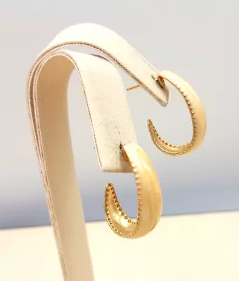 Vintage 1990's Creamy Swirl  Enamel & Gold Tone  Classic .75    Hoops  Earrings • $12