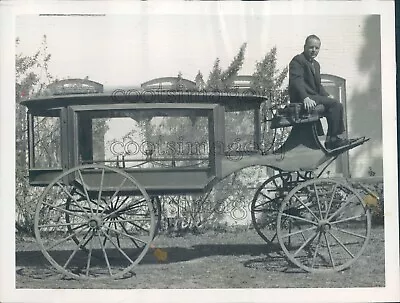 Press Photo Horse Drawn Hearse Carriage • $15