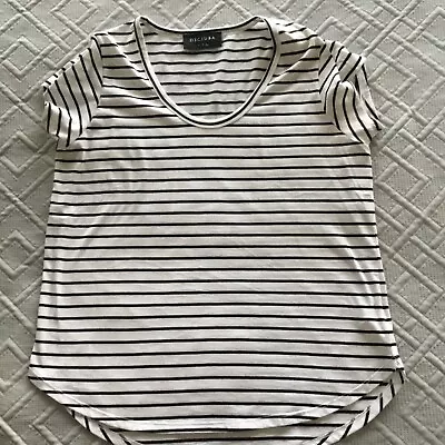 Decjuba Top Size L • $15