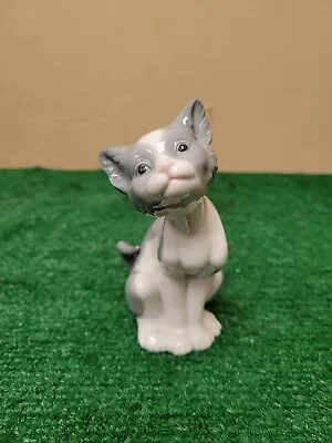 Lladro Cat Figurine (BFEB-04-065) • $24